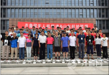 济南高中生痴迷无人机：周末背20块电池小树林练穿越