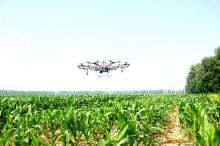 高平市发挥农机新技术 试验无人机植保飞防