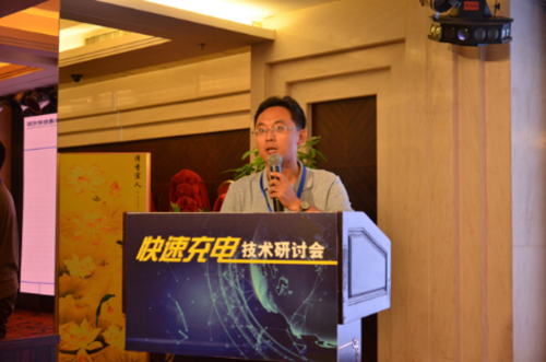 万赞全能快充移动电源能充无人机！