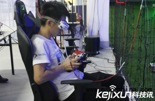 在一品创客举办的无人机竞技赛 让观众大呼过瘾