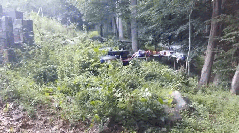 把无人机武装起来，装了手枪和火焰喷射器的无人机到底归谁管？