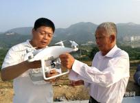 牟平区69岁果农管理千亩果园用上了“无人机”