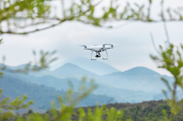 大疆无人机“摔机”“炸机”，小白要发言！