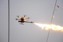 杭州用喷火无人机清洁高压电线