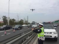 南京交警首次启用无人机巡查路况