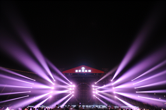 傲视全球 重庆用101架无人机创造新的世界纪录