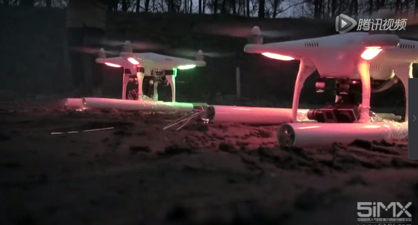 歪果仁用烟花大战无人机，场面堪比好莱坞