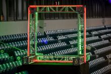 娱乐无人机新玩法，增加混合现实玩神庙逃亡