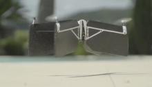 Parrot Swing 业界首款固定翼垂直起降微型无人机