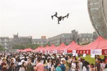 苏州大学开学无人机直播 4小时点击量破4万