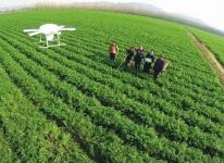 农业无人机造就新时代的“现代农民”