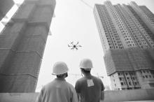 无人机为在建楼房“把脉”