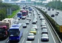 小长假四川交通流量将增15% 高速交警启用无人机开展执勤