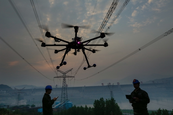 直升机无人机巡查贵州电网