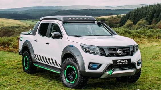 日产汽车为救援团队定制专用皮卡，车上装配齐全，还带无人机