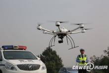 西安交警无人机再升级 首次“喊话”违法车辆