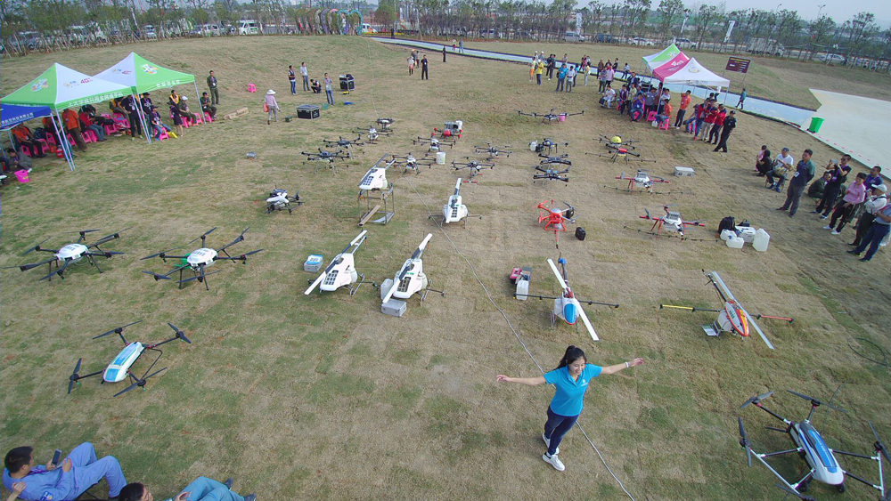 24家植保无人机企业齐聚南昌秀“肌肉”