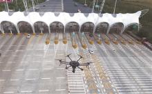 无人机盘旋 为路桥“体检”