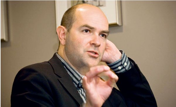 逗逼老爸玩嗨 创立全球最大无人机开源公司