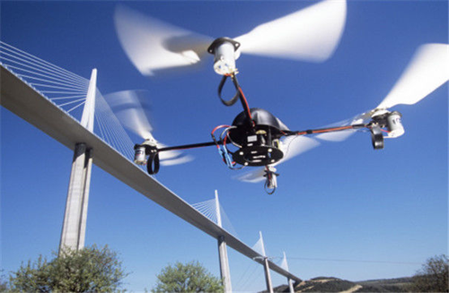 以高精尖技术驱动发展 无人机碰撞“智能火花”
