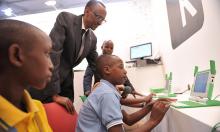 非洲国家率先实现无人机物流 总统现场配送第一单