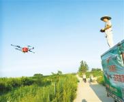 珠海推广无人机喷洒农药 一分钟完成一亩田