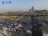 南京浦口交警使用无人机管控施工易堵路段