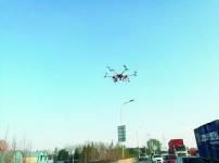 降温交通压力 三环线交警启用新型无人机排堵