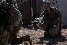 俄研制出反无人机蜂群武器 可烧毁美军无人机心脏