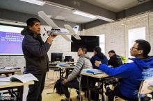 探访中国民用无人机飞手培训班 飞机常撞网