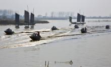 高邮湖水上搜救演习动用79人27艘救助艇1架无人机