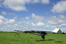 石墨烯无人机亮相 耐摔还防雷电