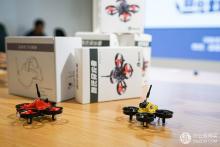 提供第一视角飞行体验：酷玩 展示 VR迷你室内无人机 “酷玩穿梭者” 