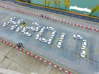 "老司机"迎新年：无人机空中协调 摆"hi2017"造型