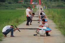 农资经销商转型新思路：组建植保无人机飞防队