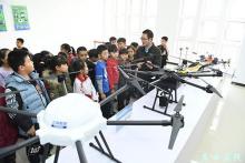 无人机走进青少年科普基地