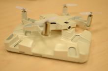 Selfly推出内置微型无人机的手机壳，续航5分钟