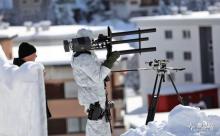 专打无人机的肩扛发射器 只不过它射的不是导弹