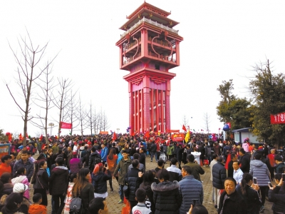 40万人元九登高 达州首次出动无人机护航