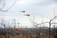 【走基层】90后太原小伙创业：用无人机撒农药