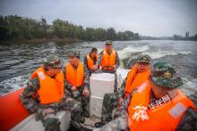 新式冲锋舟无人机亮相 重庆防汛抗旱救援人员培训启动