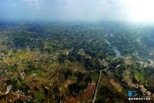 无人机看两会：重庆忠县天井村告别泥泞路修起致富路