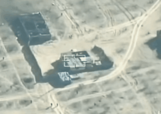 中国无人机再立奇功 埃及翼龙大规模空袭IS导弹命中行进中皮卡