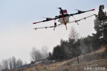 农用无人机在磐石试飞 农民身背喷壶时代即将结束了吗？