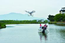 温医大水质监测队迎新队员 无人机助力湿地生态修复