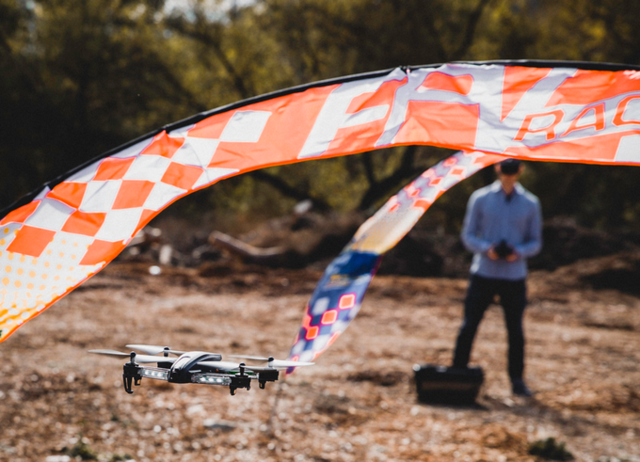 这个无人机可第一人称视角同步视野 坠机得吓尿