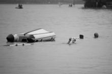 5人“落水”天鹅湖 无人机直升机声纳齐上阵