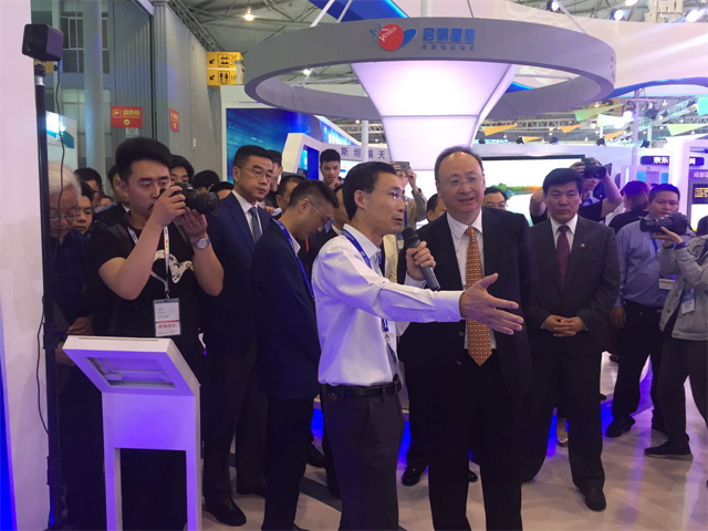 跟着省长看创交会：新一代战斗机模拟器开展国际合作