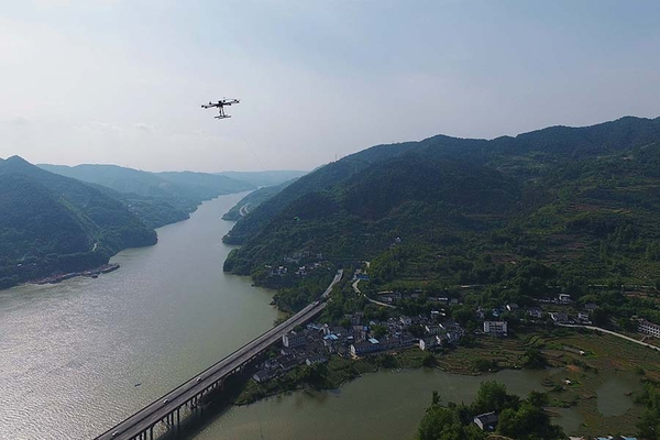 无人机助力500千伏川渝第三通道引线跨越嘉陵江