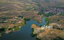 航拍日照山村风景美如画 层层梯田环山跳动